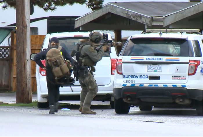 RCMP 소총들고 어린아이 쫓던 남자 체포