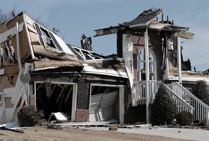 폭염으로 집 잃은 리톤 주민들, 쓸쓸한 연말 앞둬