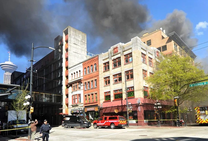 개스타운 건물서 화재 발생…수 십여명 주민들 거처 잃어