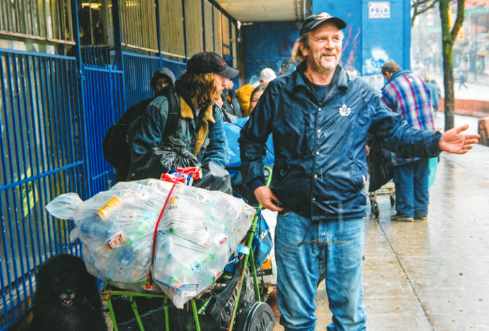 노숙자들, 지하 순환 경제에 한 몫 한다