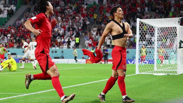 한국, 12년 만에 월드컵 16강 진출