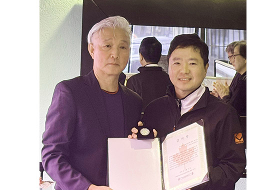 최현수 관장 이임… 실업인협회 최 관장에 감사장 전달 new