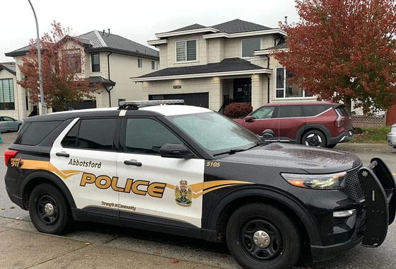 에보츠포드 사업가 자택 앞서 표적 총격 사망
