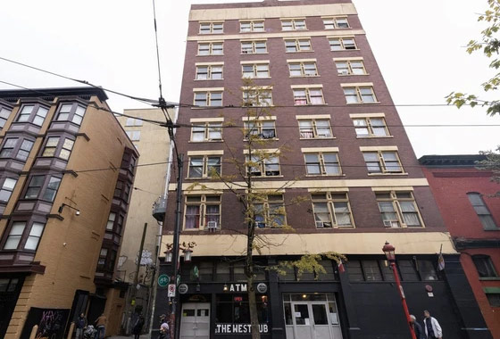 빈민용 숙소가 범죄 아지트로…경찰, ‘웨스트 호텔’ 급습