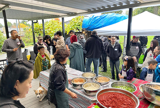 해오름 학교 김장의 날 행사 진행…김치 만들기 체험