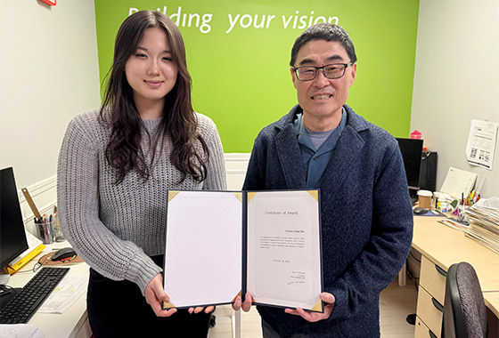 밴쿠버교육신문, 김세린 학생기자에 상장 수여 new