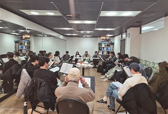 이민 서사를 유쾌하게 재해석한 《Go! Mr. Ko》 new